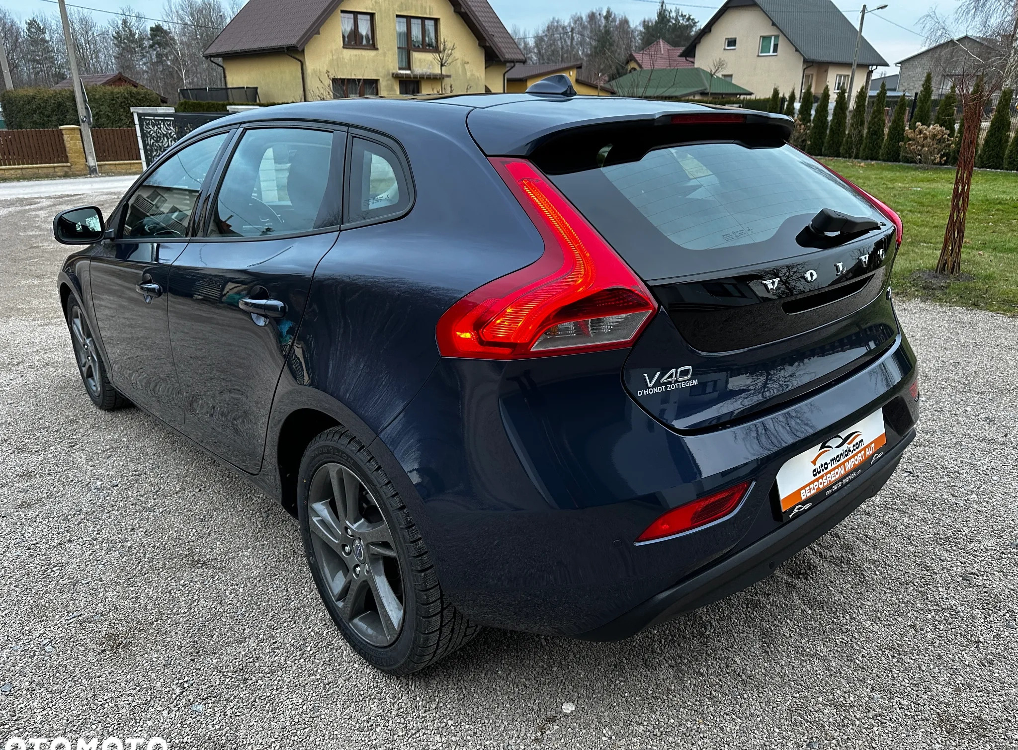 Volvo V40 cena 36900 przebieg: 198000, rok produkcji 2015 z Dąbie małe 497